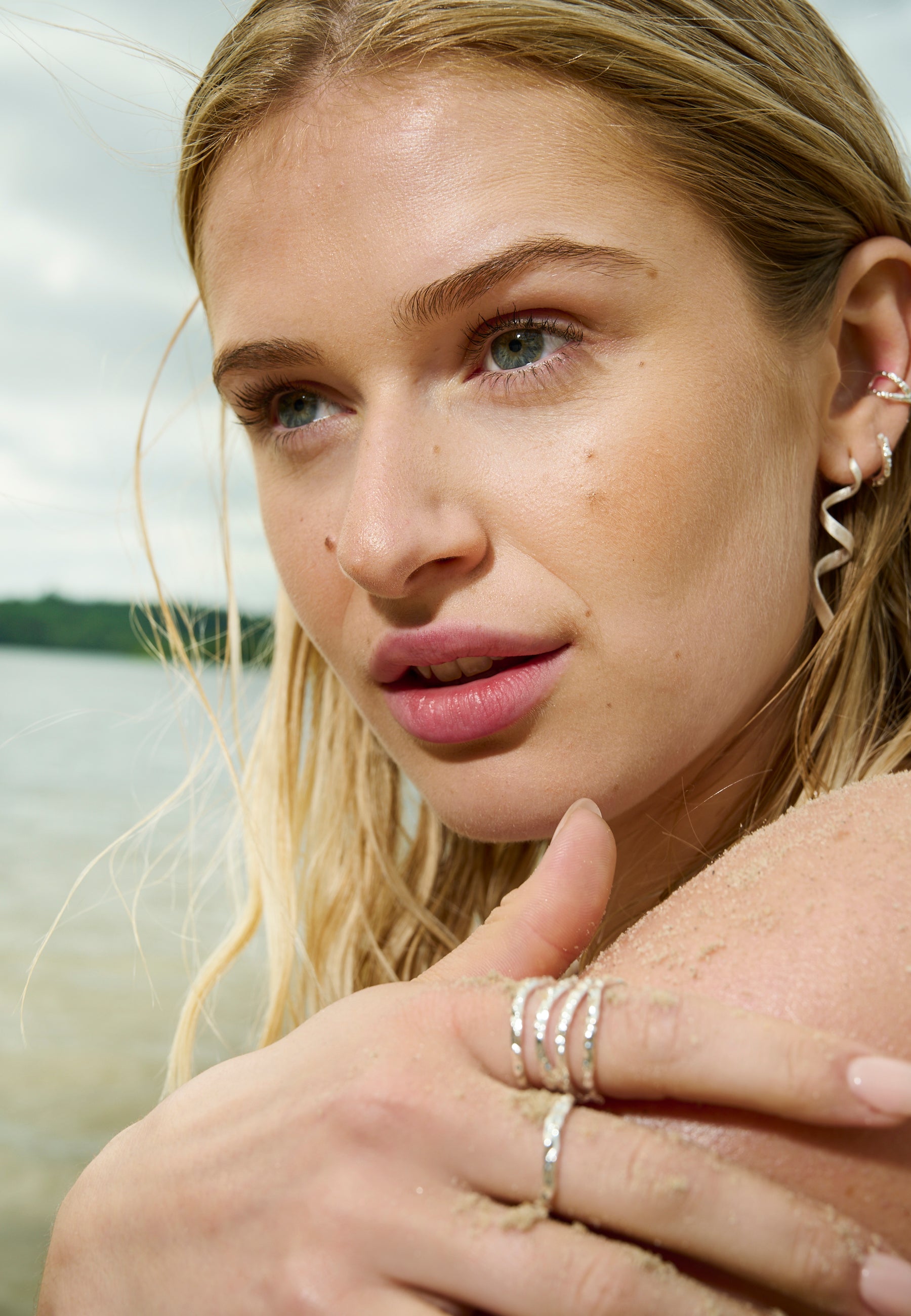 SRBlurry Ring Single